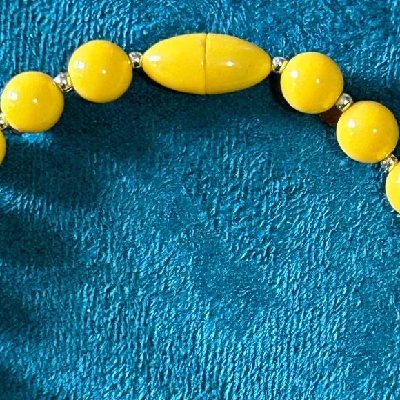 Vibrant Vintage Yellow Beaded Necklace - Picture 4 of 6